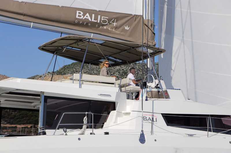 czarter katamaranu Bali 5.4